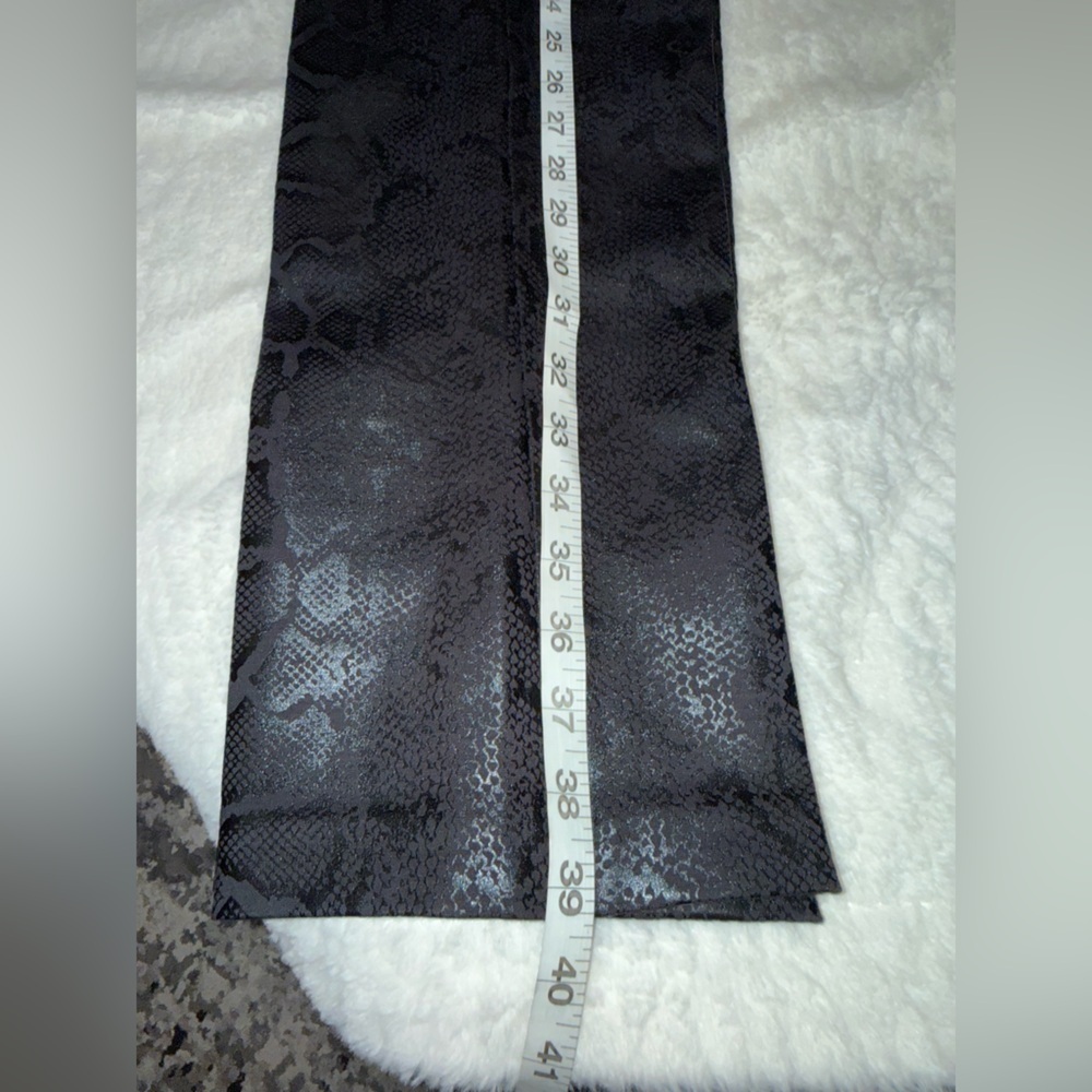 NWT Soft Surroundings Black Snake Print Leggings Size M - Picture 2 of 7